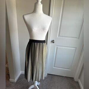 KIMCHI BLUE pleated ivory and black skirt